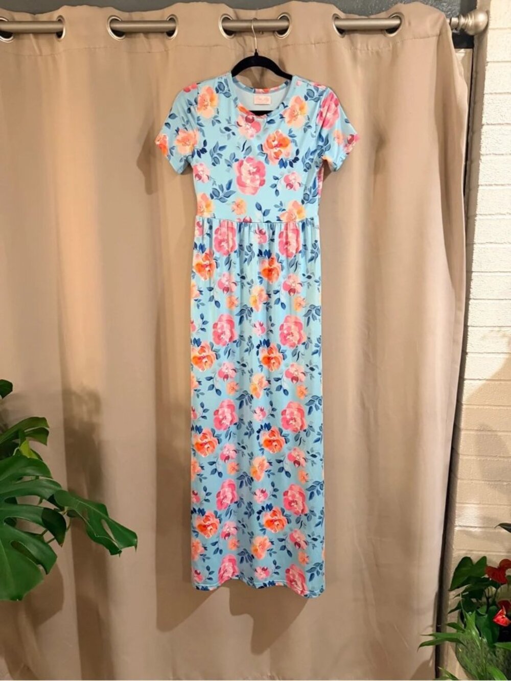 Pink Lily Floral Dress in Blue & Pink Size Medium Like New